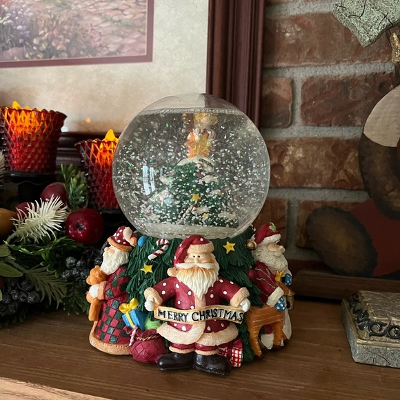 ❤️Vintage 1987 Santa Clause
Reindeer Large Christmas
Musical Rotating Snow Globe - Picture 7 of 7